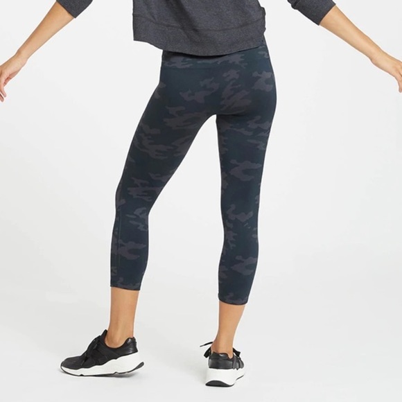 SPANX Look at Me Now Seamless Cropped Leggings black camo size large LEGGINGS​​ - Picture 9 of 13